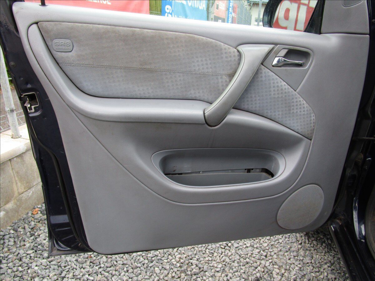 Mercedes-Benz Třídy M Kombi 2,7 l 120 kw