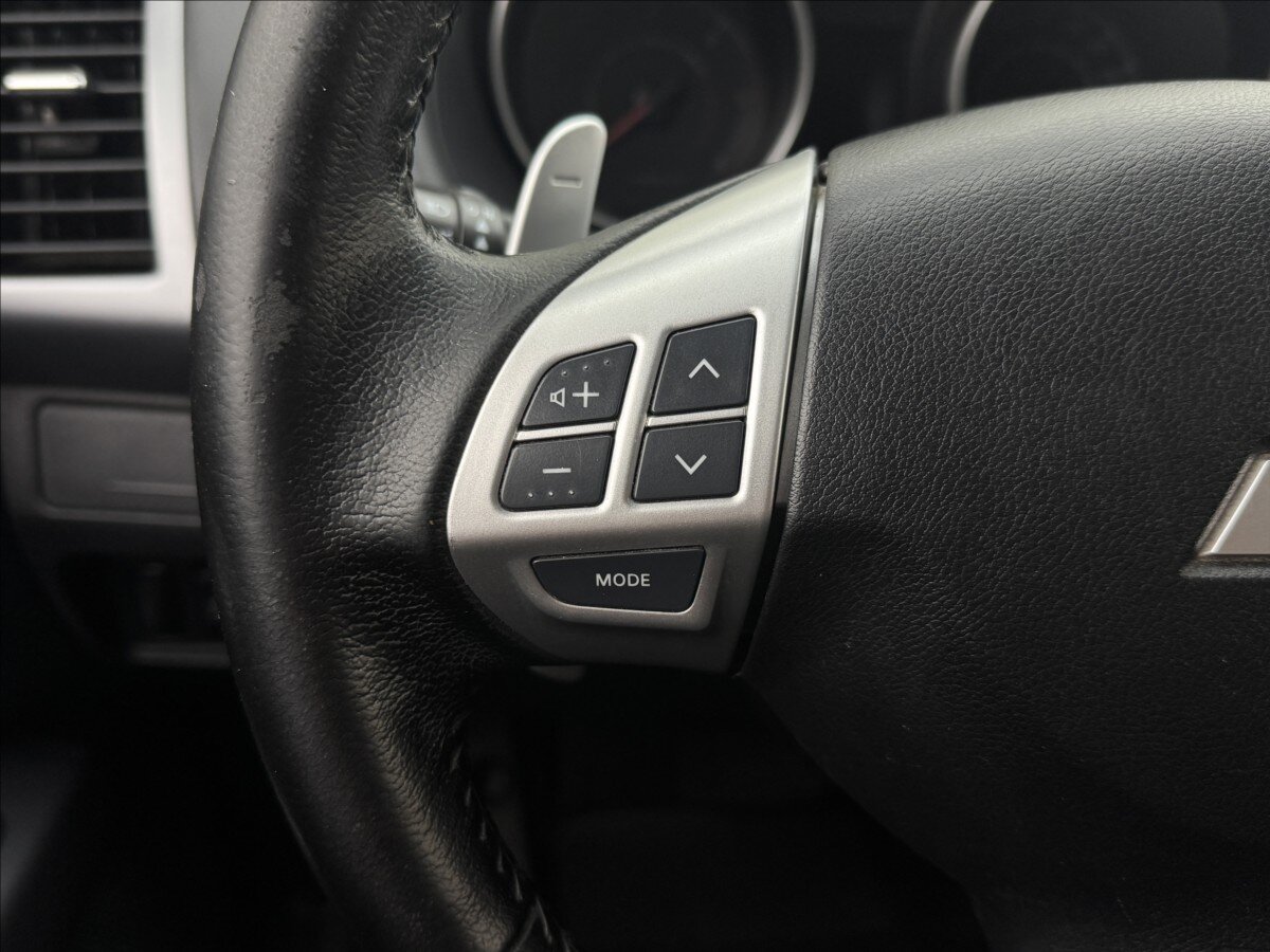 Mitsubishi Outlander SUV / Terénní 2,2 l 115 kw