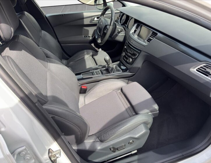 Peugeot 508 Sedan / Limuzína 2,0 l 120 kw