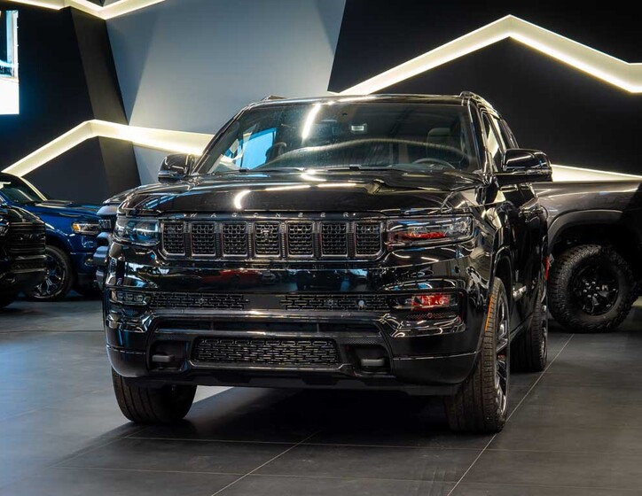 Jeep Grand Wagoneer 1