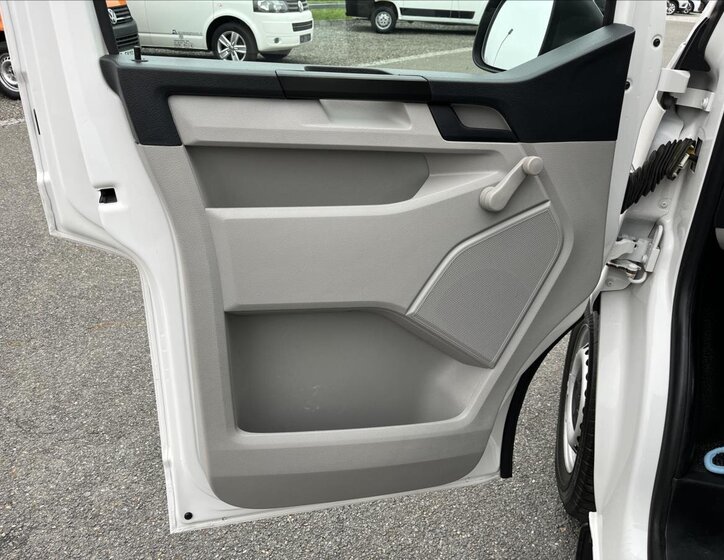 Volkswagen Transporter Kombi 2,0 l 62 kw