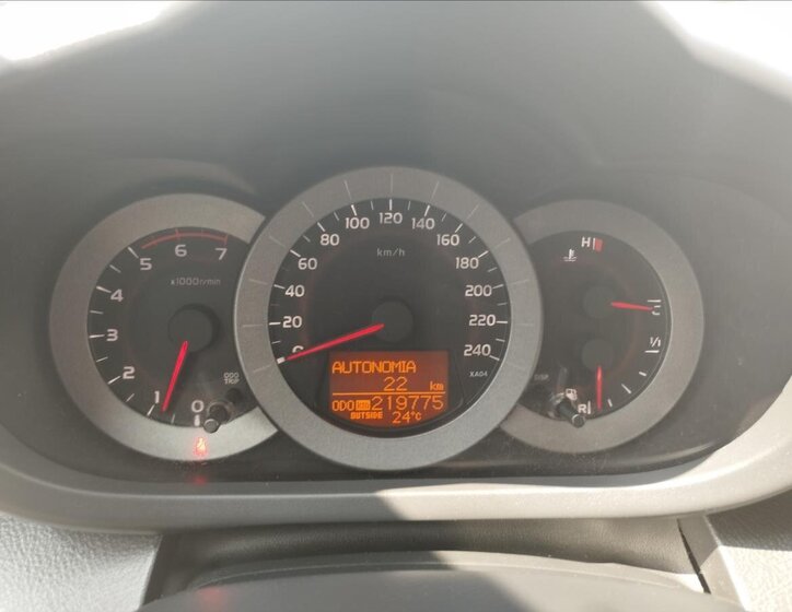 Toyota RAV4 SUV 2,2 l 100 kw