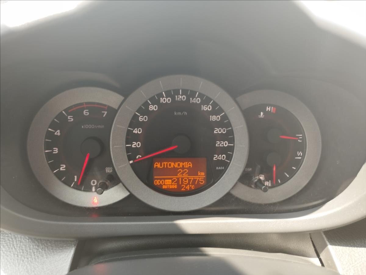 Toyota RAV4 SUV 2,2 l 100 kw