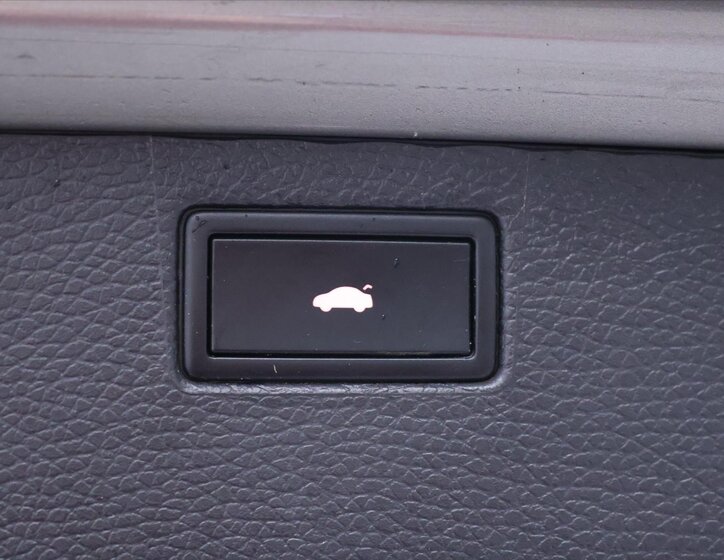 Volkswagen Passat Kombi 1,6 l 77 kw