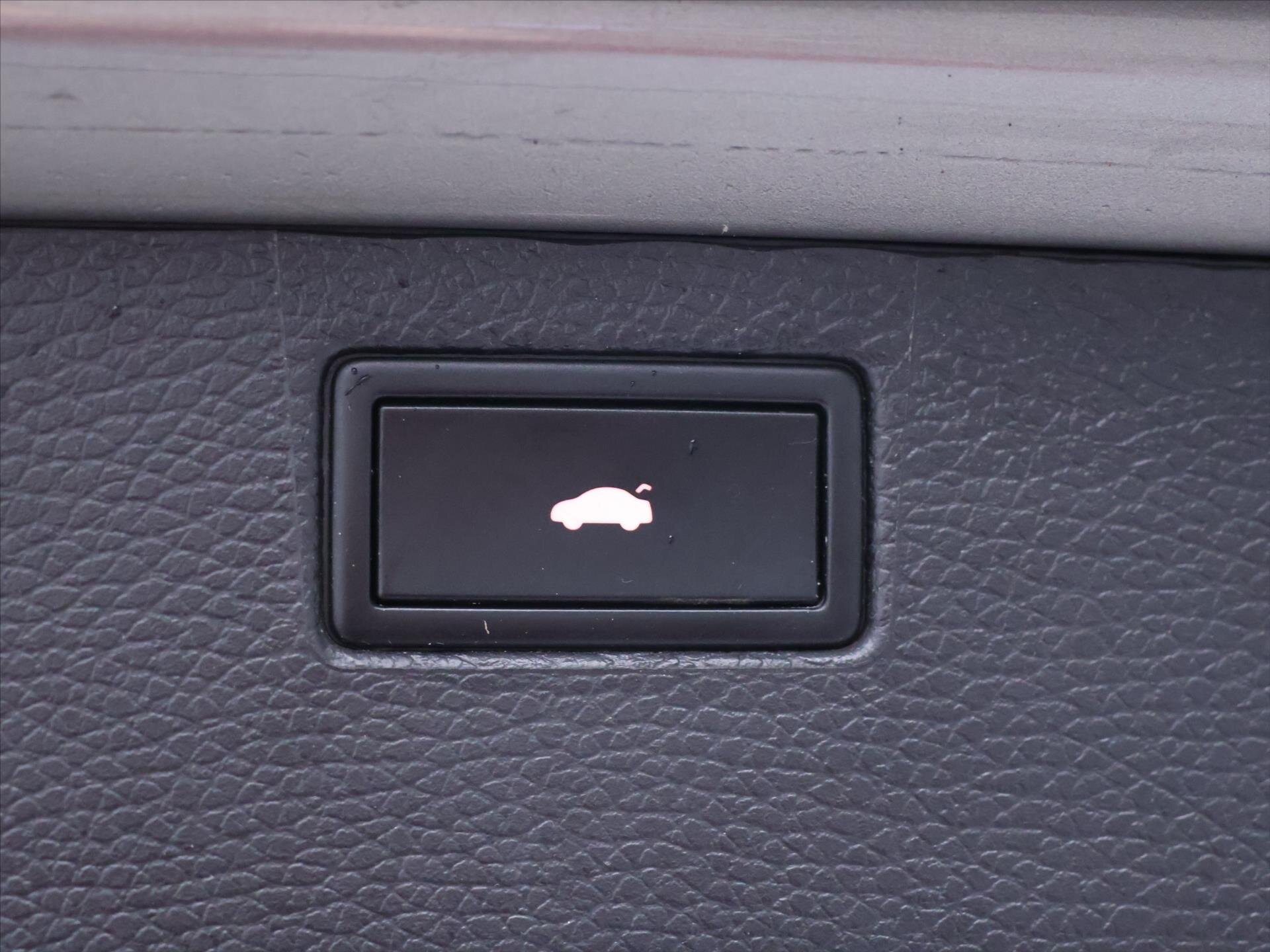 Volkswagen Passat Kombi 1,6 l 77 kw