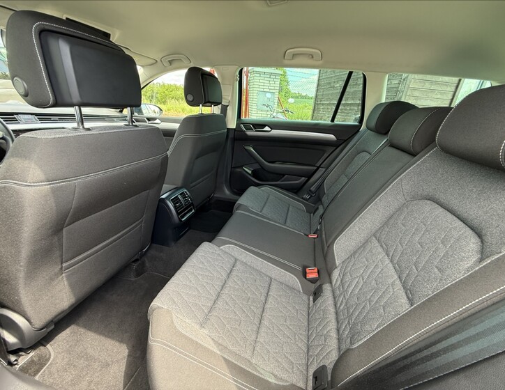 Volkswagen Passat 25