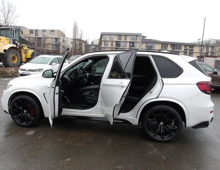 BMW X5 SUV 3,0 l 280 kw