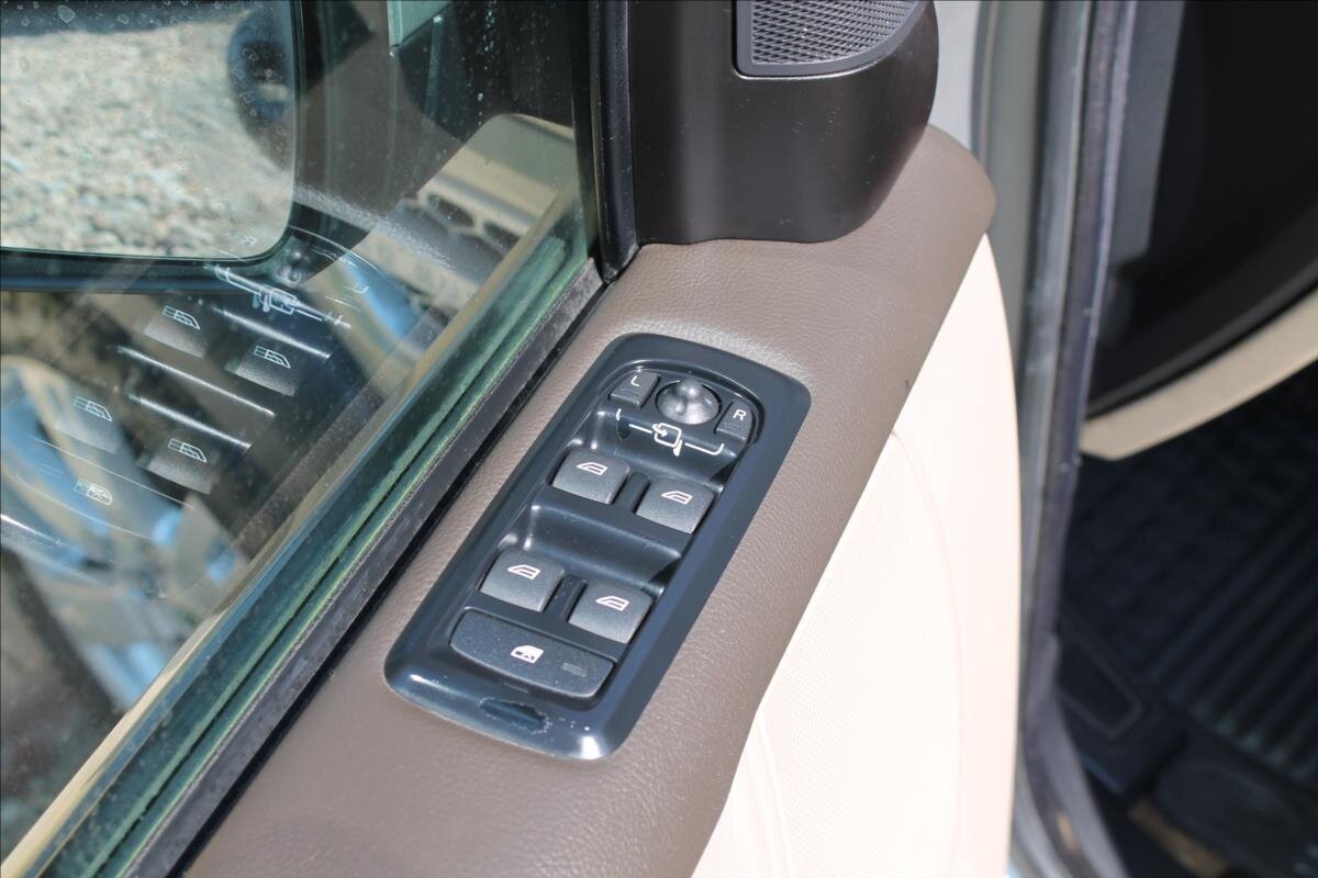 Land Rover Discovery SUV / Terénní 3,0 l 155 kw