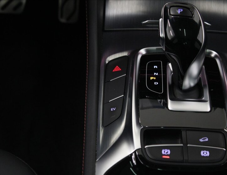 MG EHS SUV / Terénní 1,5 l 190 kw