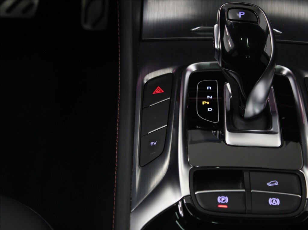 MG EHS SUV / Terénní 1,5 l 190 kw