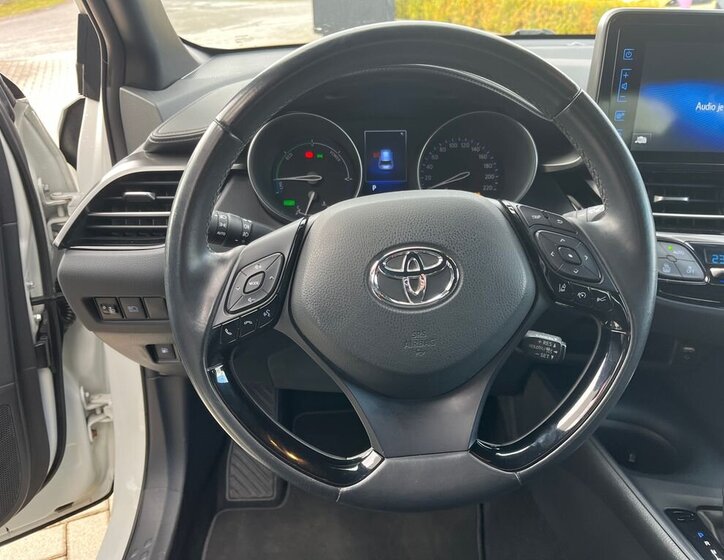 Toyota C-HR SUV / Terénní 1,8 l 72 kw