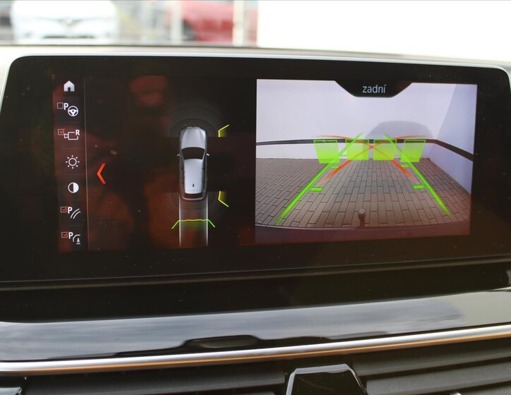 BMW Řada 5 Kombi 3,0 l 195 kw