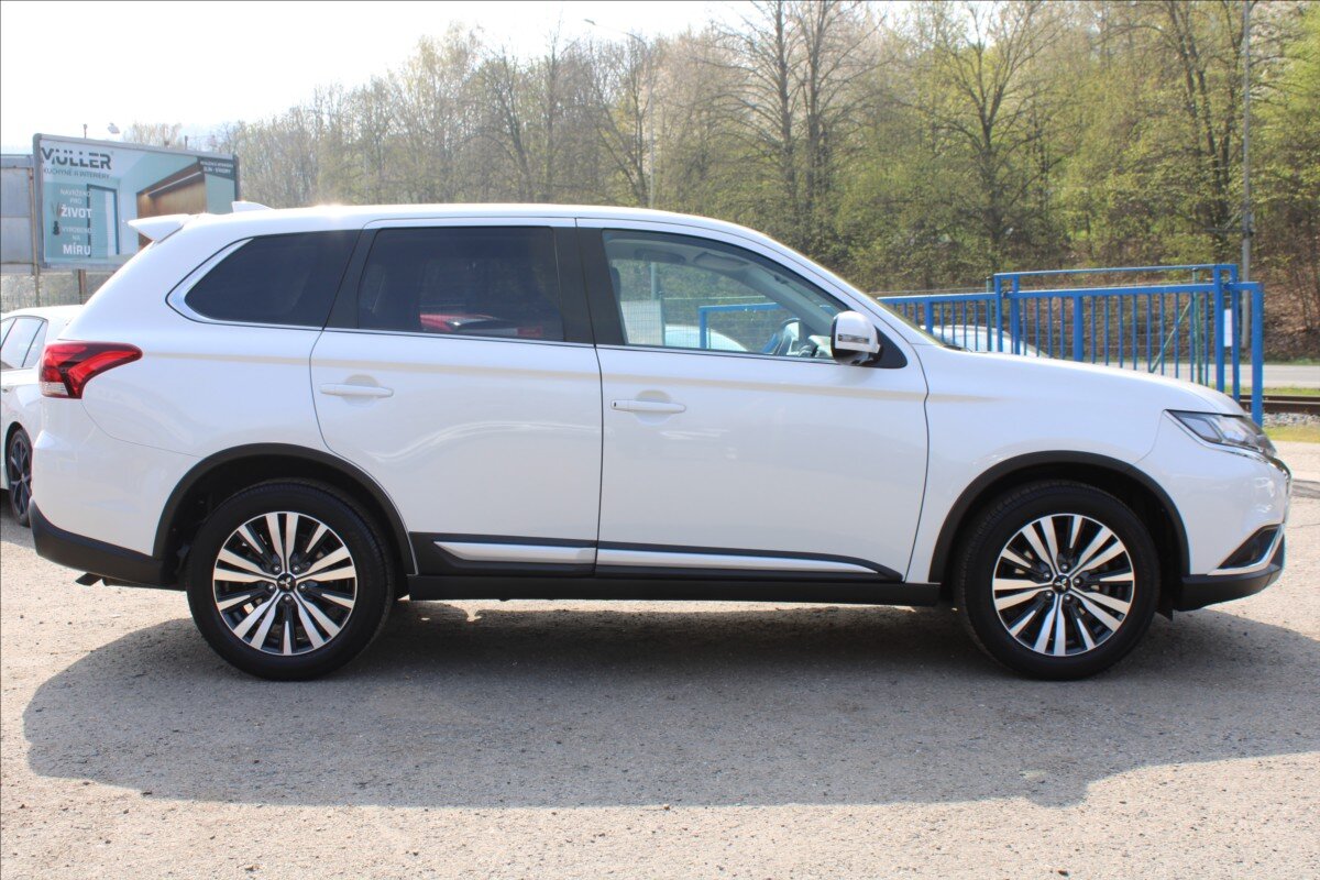 Mitsubishi Outlander SUV / Terénní 2,0 l 110 kw