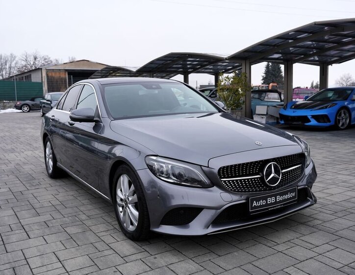 Mercedes-Benz Třídy C Sedan 2,0 l 143 kw