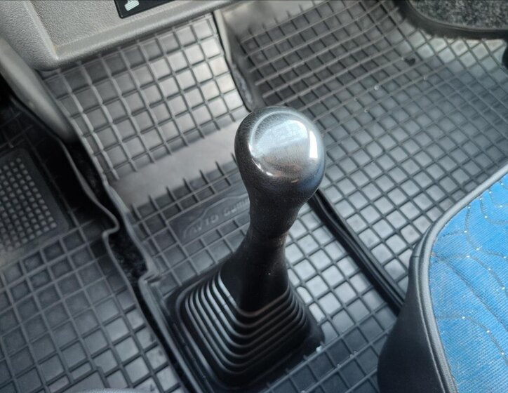 Volkswagen Transporter Kombi 2,5 l 75 kw