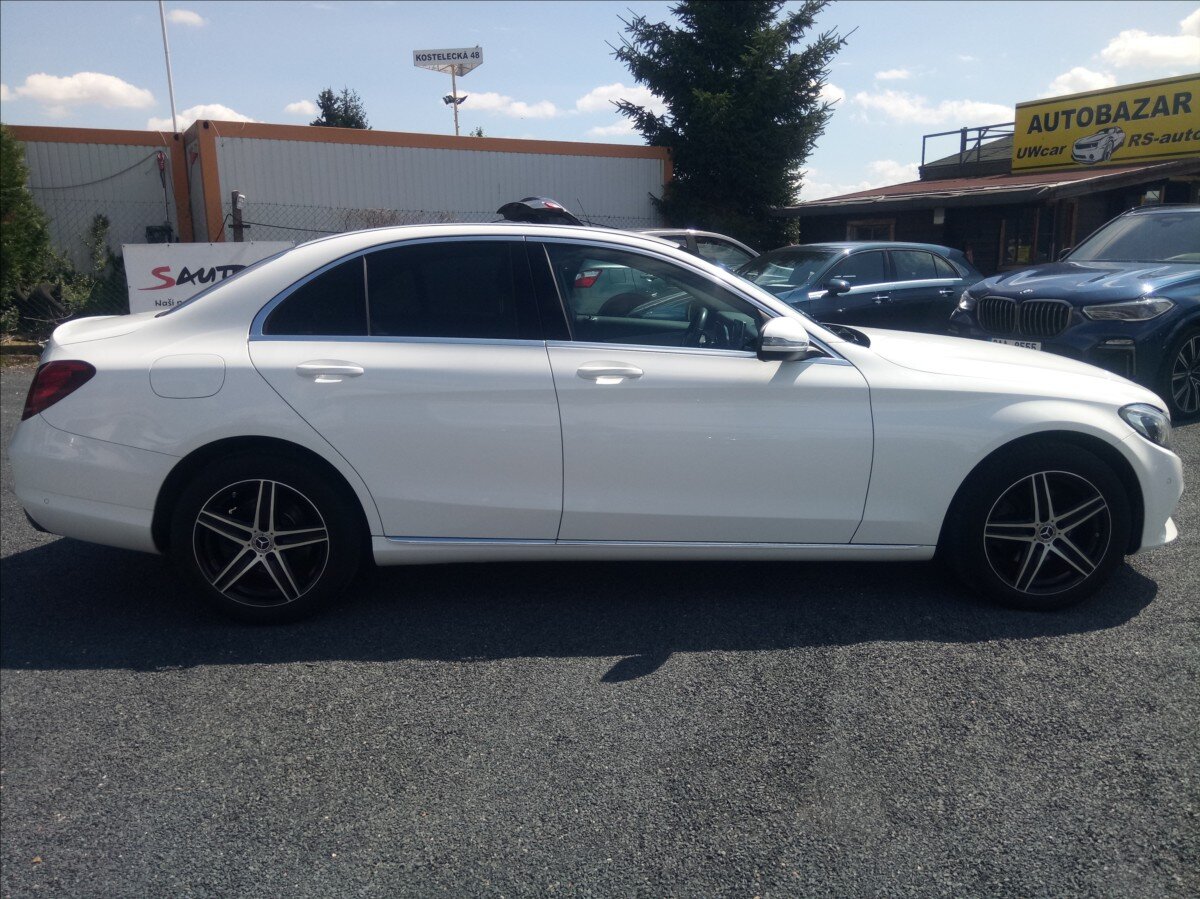 Mercedes-Benz Třídy C Sedan / Limuzína 2,1 l 125 kw
