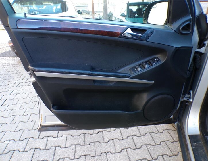 Mercedes-Benz Třídy M Kombi 3,5 l 200 kw