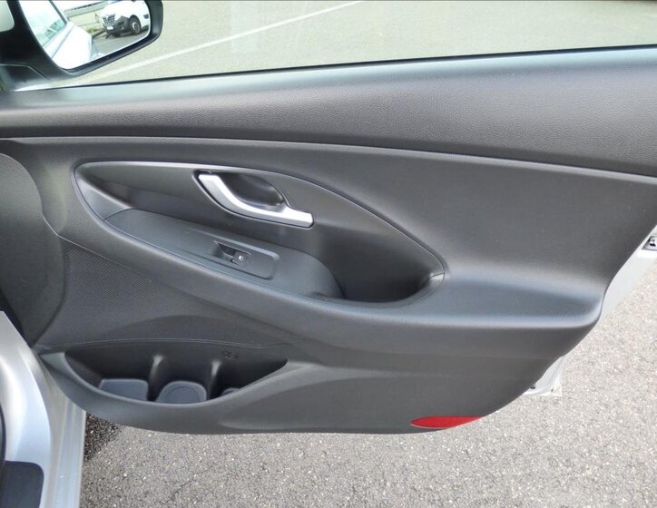 Hyundai i30 Liftback 1,6 l 100 kw