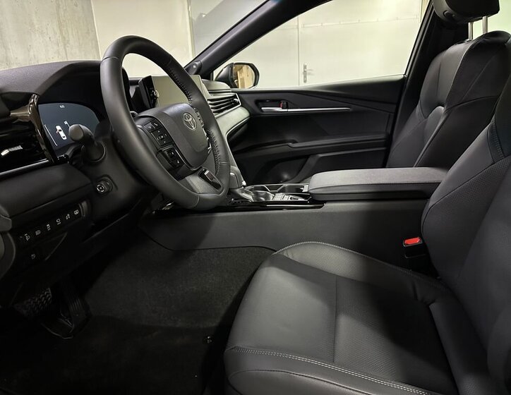 Toyota Camry Sedan / Limuzína 2,5 l 160 kw