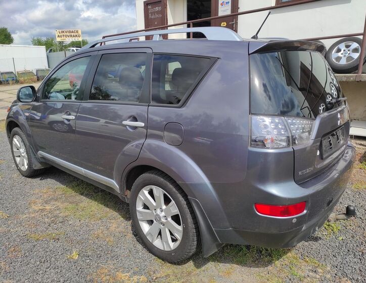 Mitsubishi Outlander 3