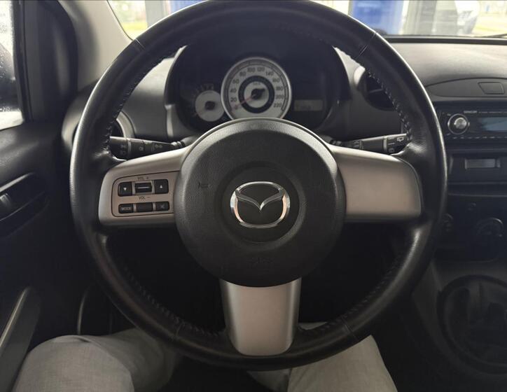 Mazda 2 11