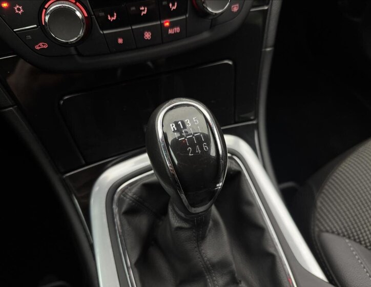 Opel Insignia Sedan / Limuzína 2,0 l 118 kw