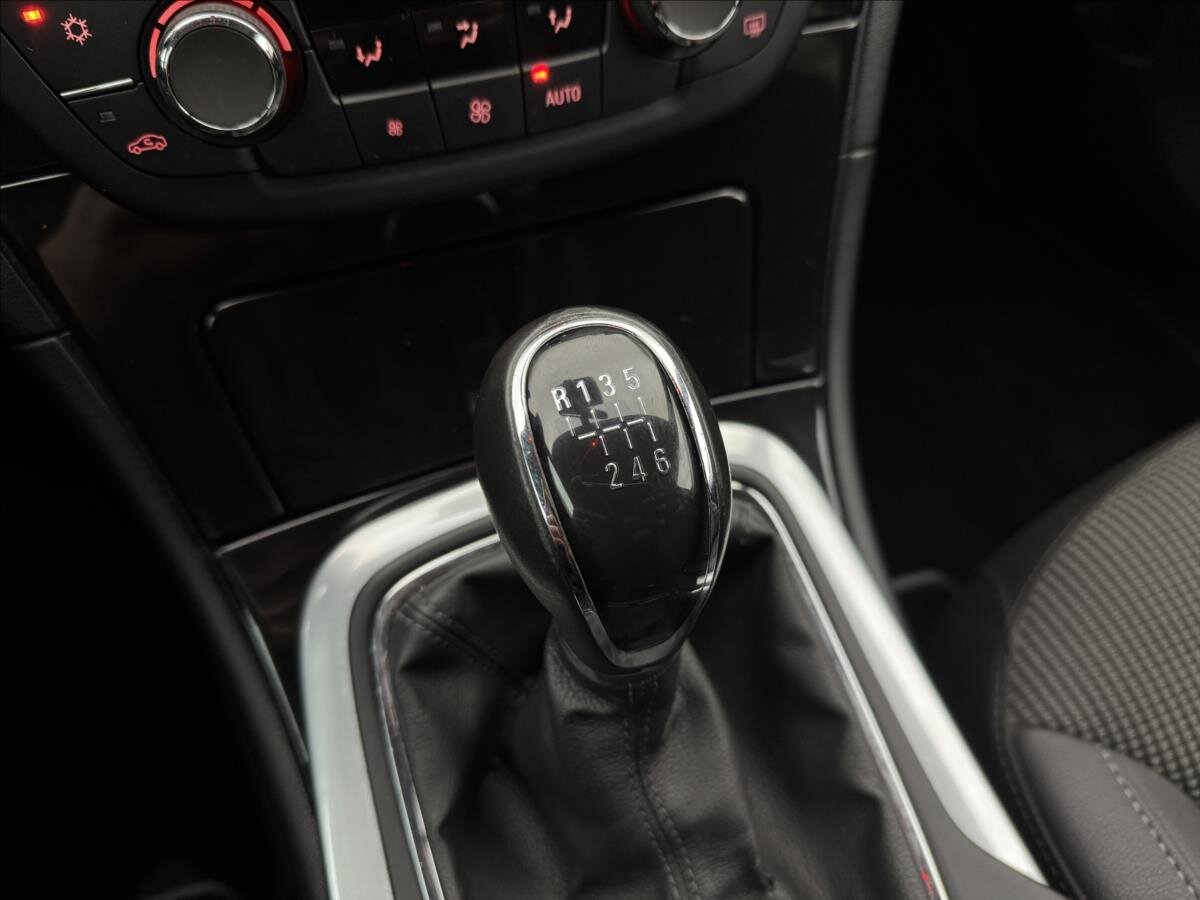 Opel Insignia Sedan / Limuzína 2,0 l 118 kw