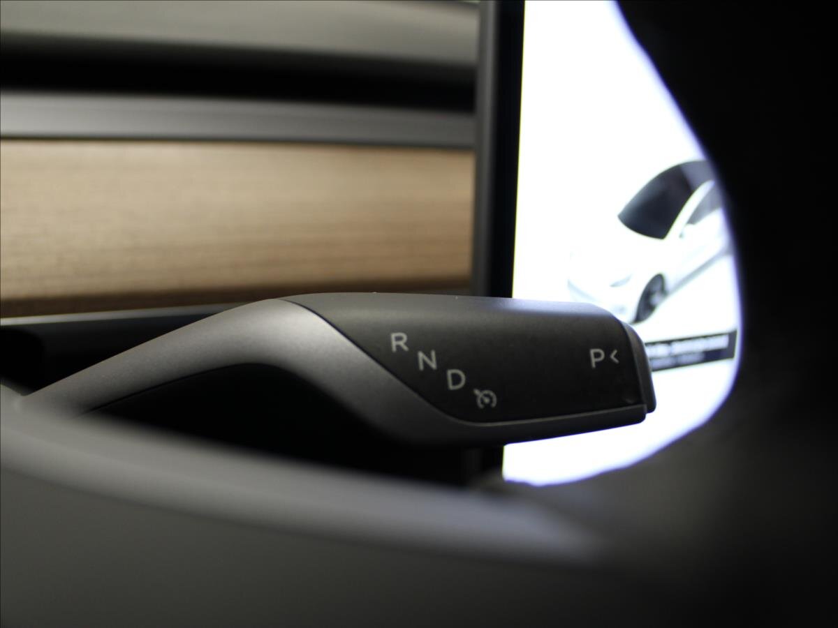 Tesla Model 3 Sedan / Limuzína 0,0 225 kw