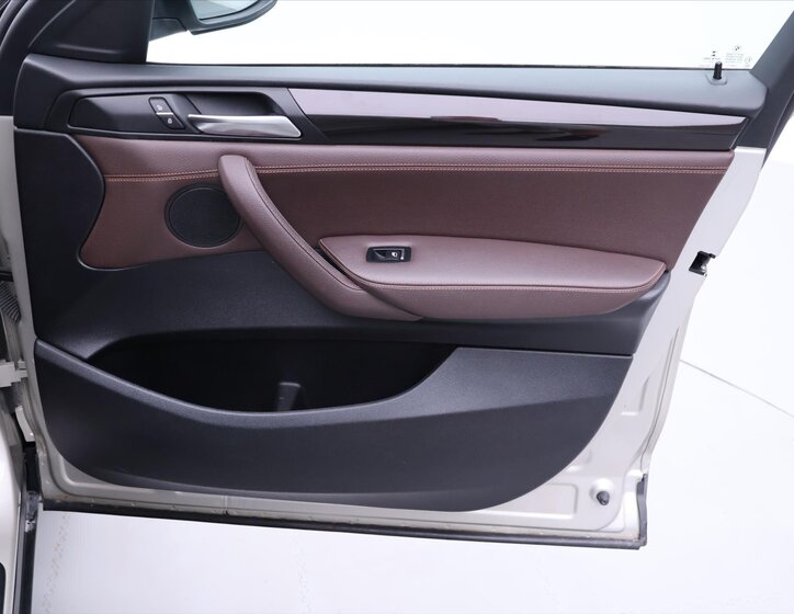 BMW X4 SUV / Terénní 2,0 l 140 kw