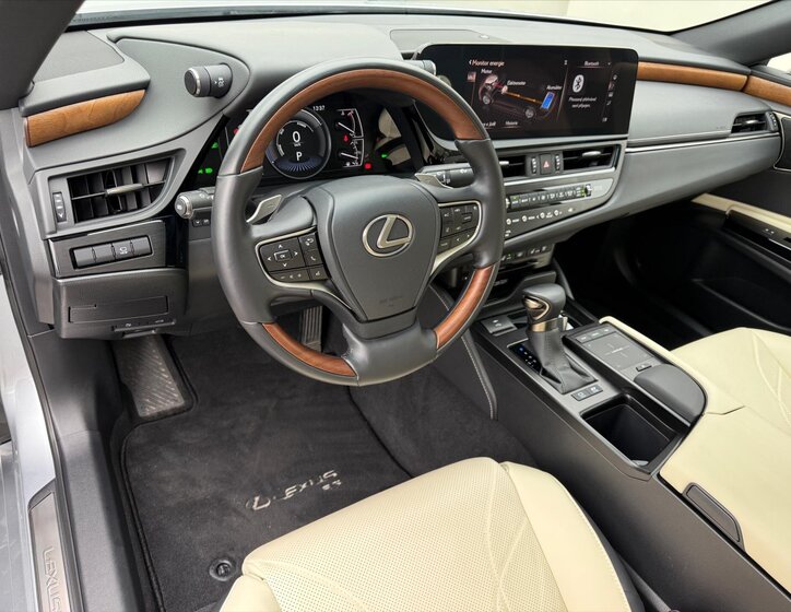 Lexus ES 300h Sedan 2,5 l 131 kw