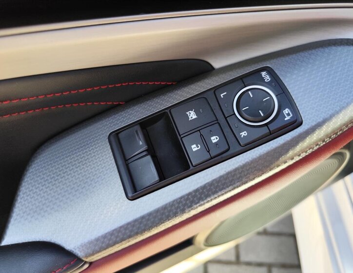 Lexus RC 300h Kupé 2,5 l 133 kw