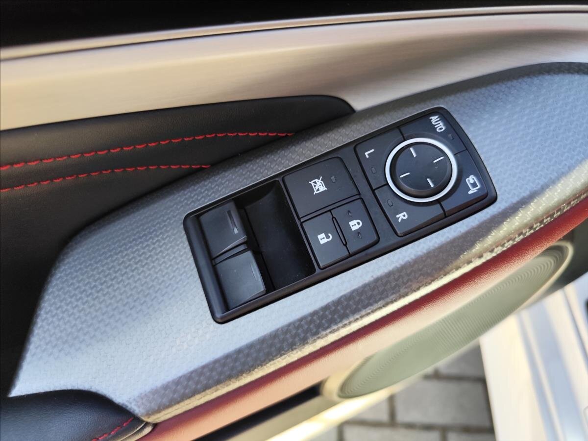 Lexus RC 300h Kupé 2,5 l 133 kw