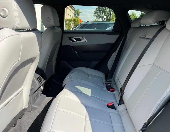 Land Rover Range Rover Velar SUV / Terénní 2,0 l 147 kw