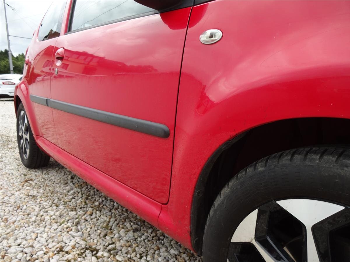 Peugeot 107 Hatchback 998,0 50 kw