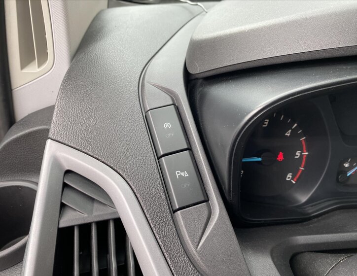 Ford Tourneo Custom MPV 2,0 l 96 kw