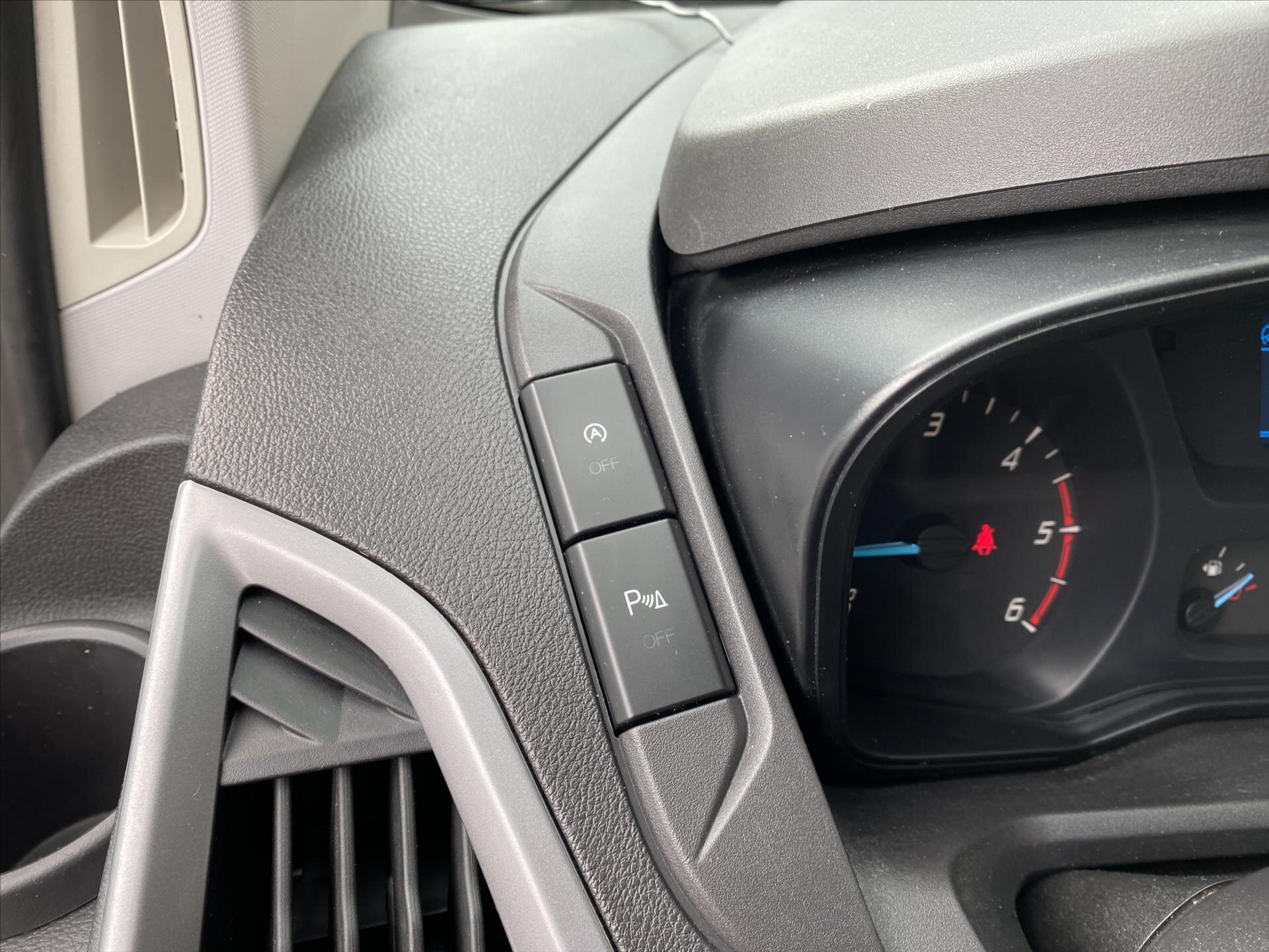 Ford Tourneo Custom MPV 2,0 l 96 kw