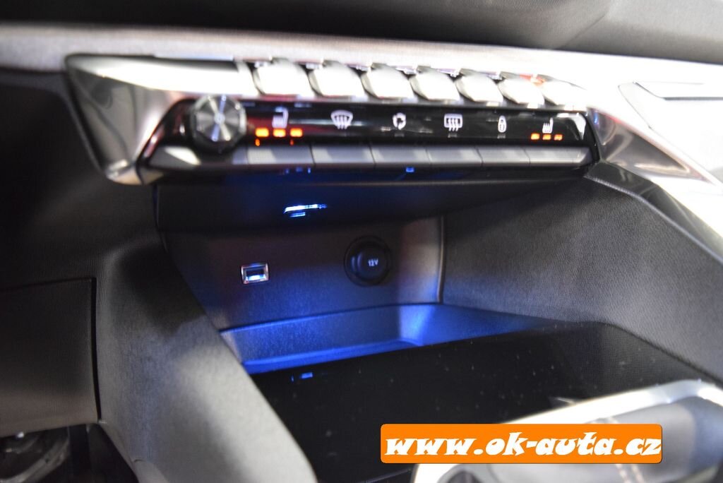 Peugeot 5008 MPV 1,5 l 96 kw