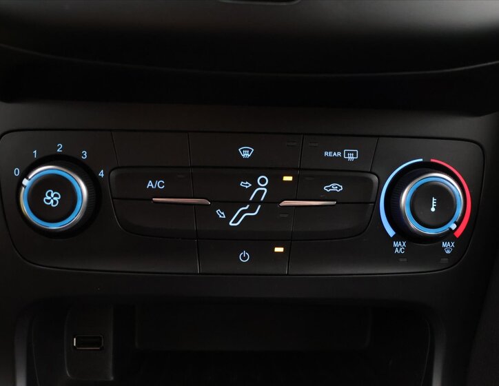 Ford Focus Kombi 999,0 92 kw