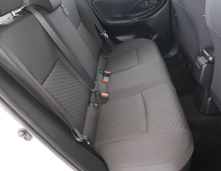 Toyota Yaris Cross 13