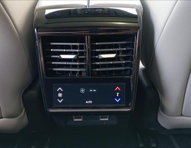 DS Automobiles DS7 27