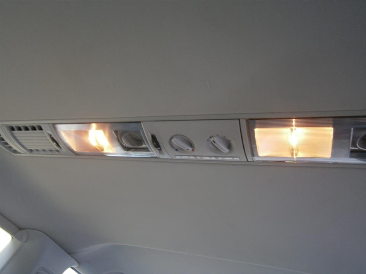 Volkswagen Caravelle Kombi 2,0 l 75 kw