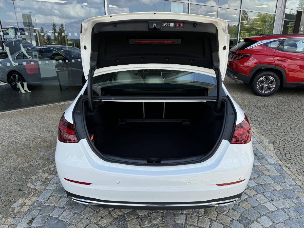 Mercedes-Benz Třídy C Sedan / Limuzína 2,0 l 147 kw