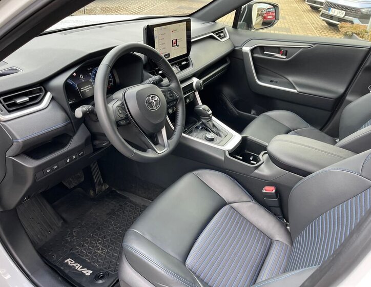 Toyota RAV4 SUV 2,5 l 131 kw