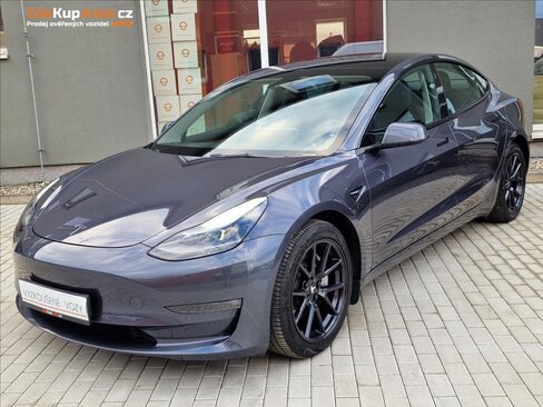 Tesla Model 3 Sedan / Limuzína 0,0 366 kw