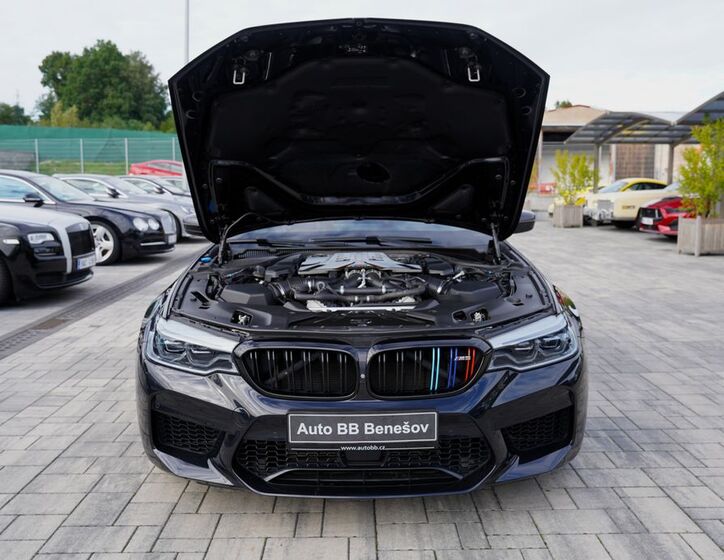 BMW M5 9