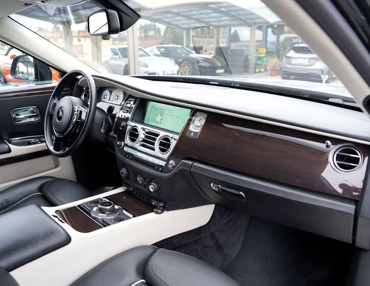Rolls-Royce Ghost Sedan 6,6 l 420 kw