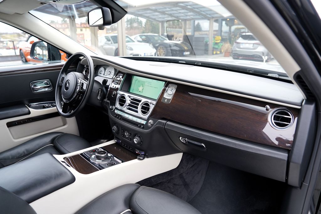 Rolls-Royce Ghost Sedan 6,6 l 420 kw