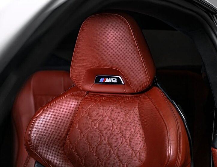 BMW M8 Kupé 4,4 l 447 kw