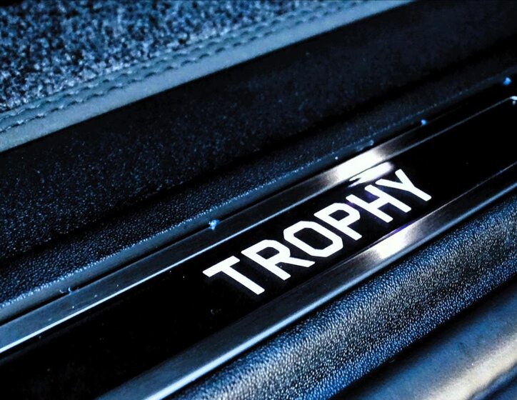 Land Rover Defender SUV 3,0 l 257 kw