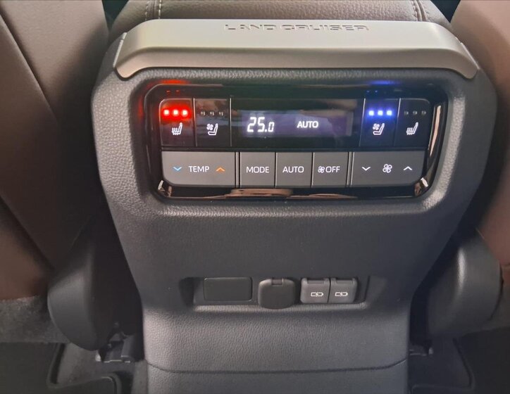 Toyota Land Cruiser SUV 2,8 l 151 kw